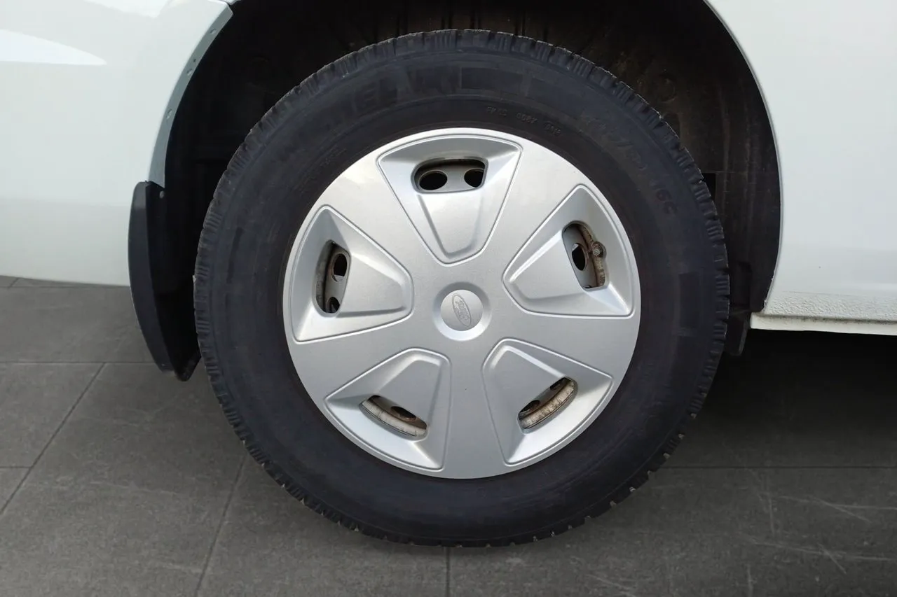Vehicle image 15