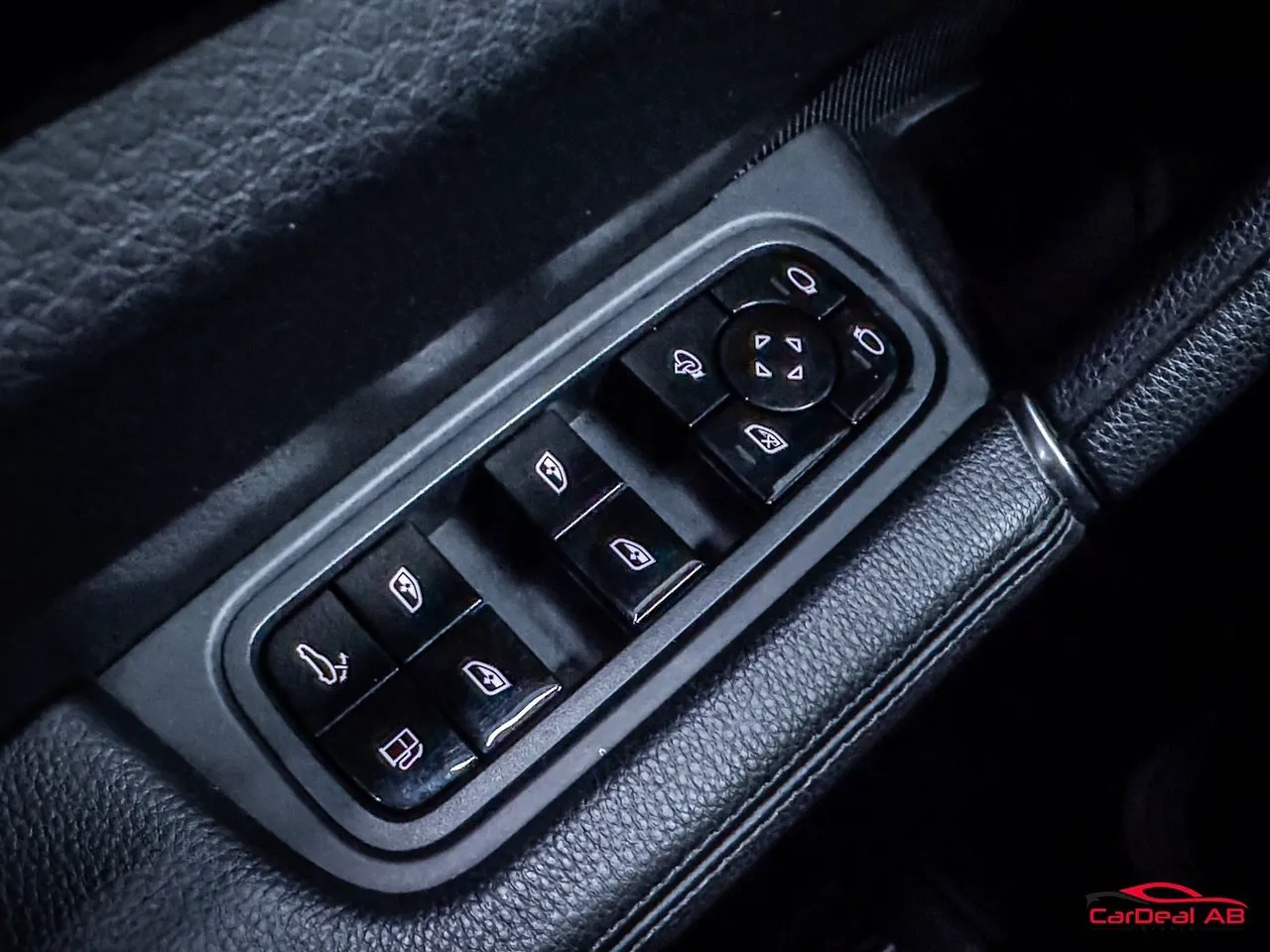 Vehicle image 33
