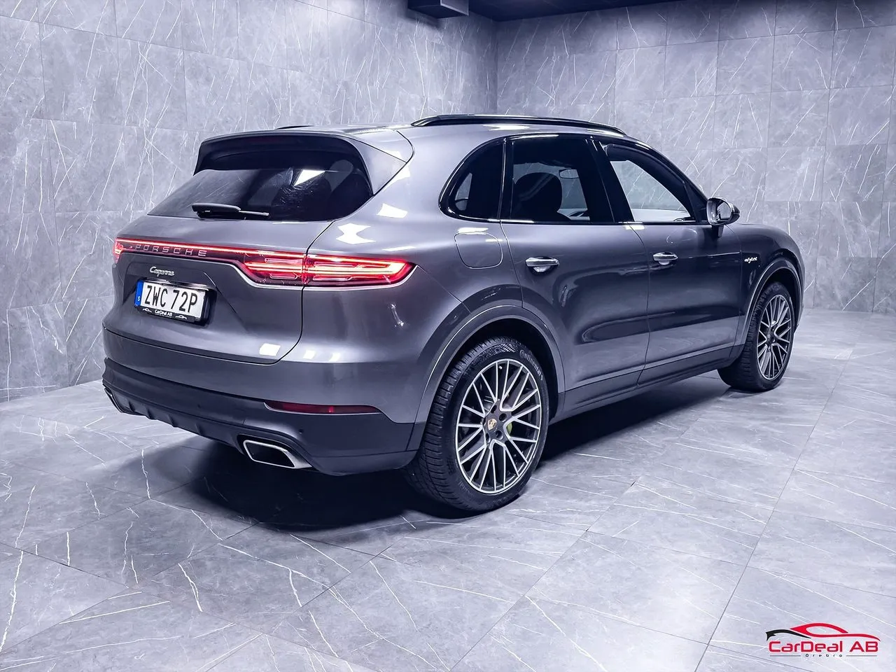 Vehicle image 6