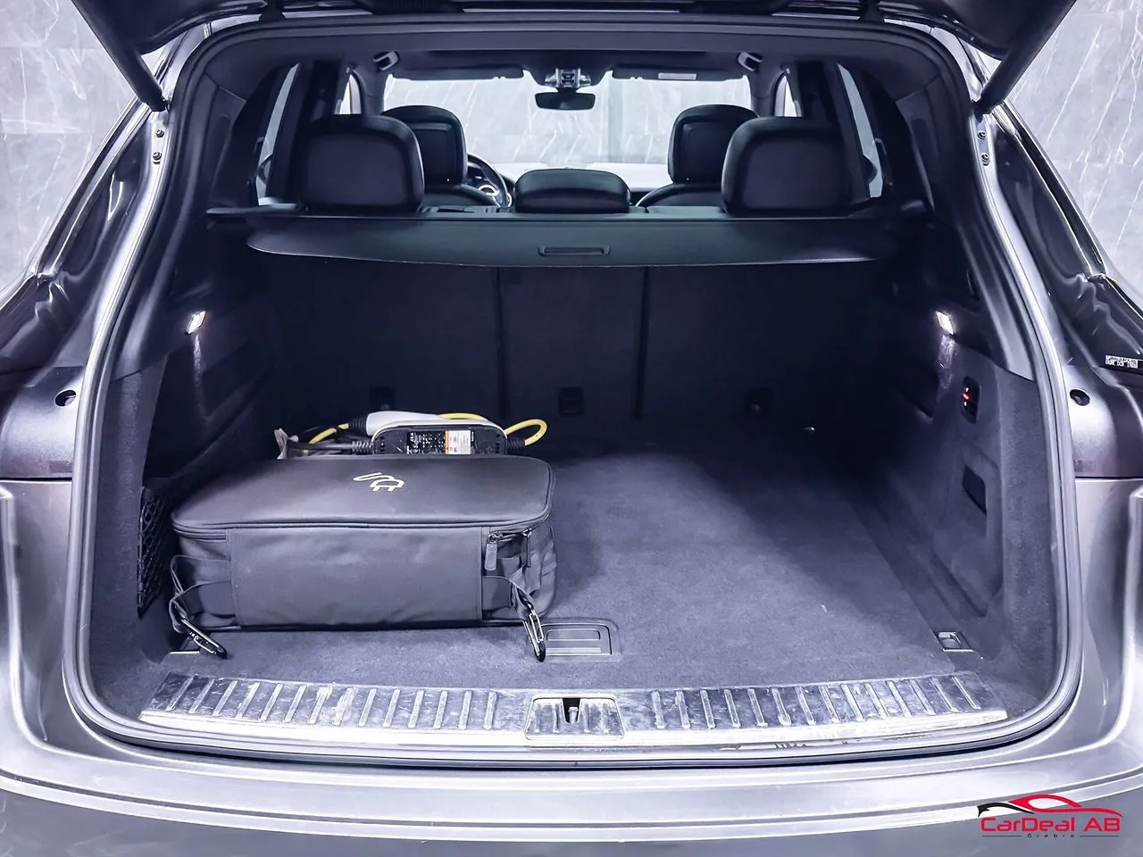 Vehicle image 16
