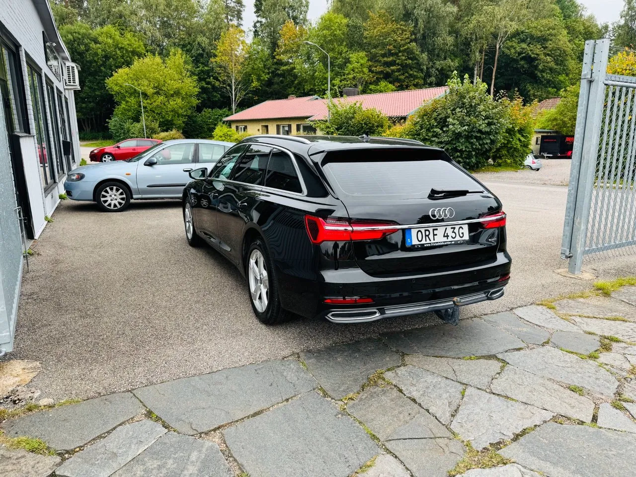 Vehicle image 3