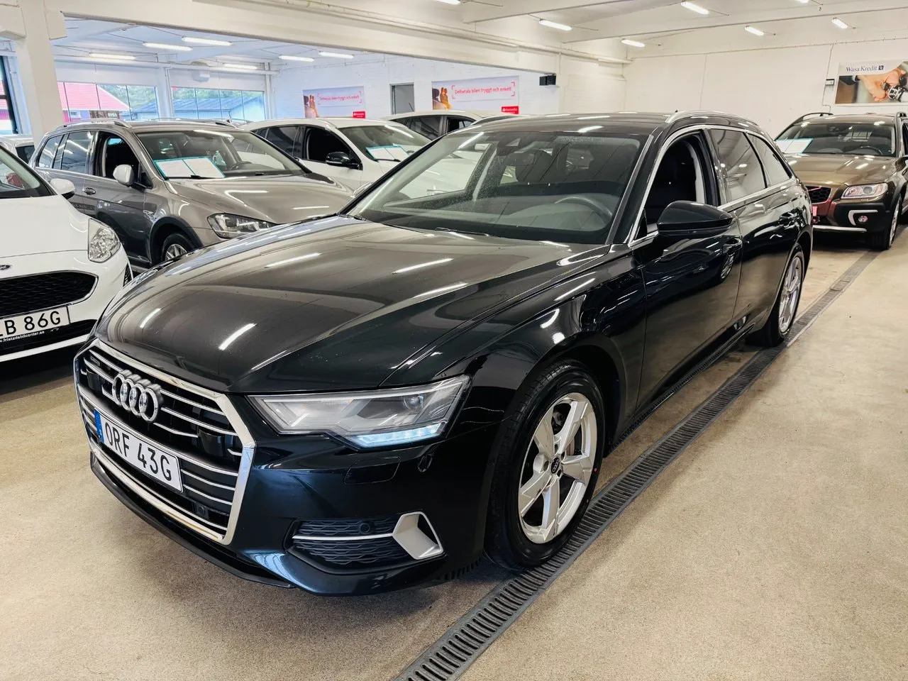 Vehicle image 13