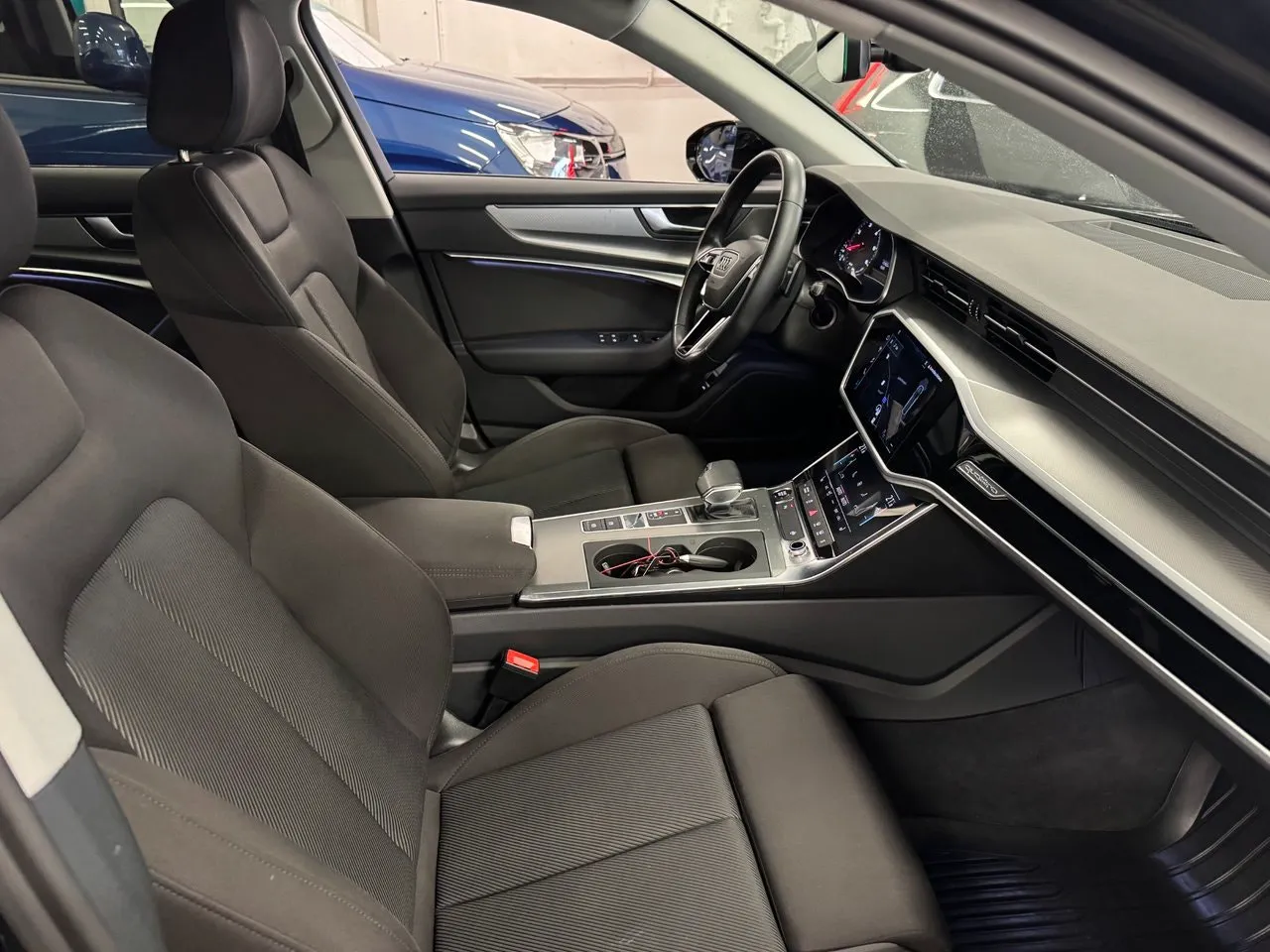 Vehicle image 16