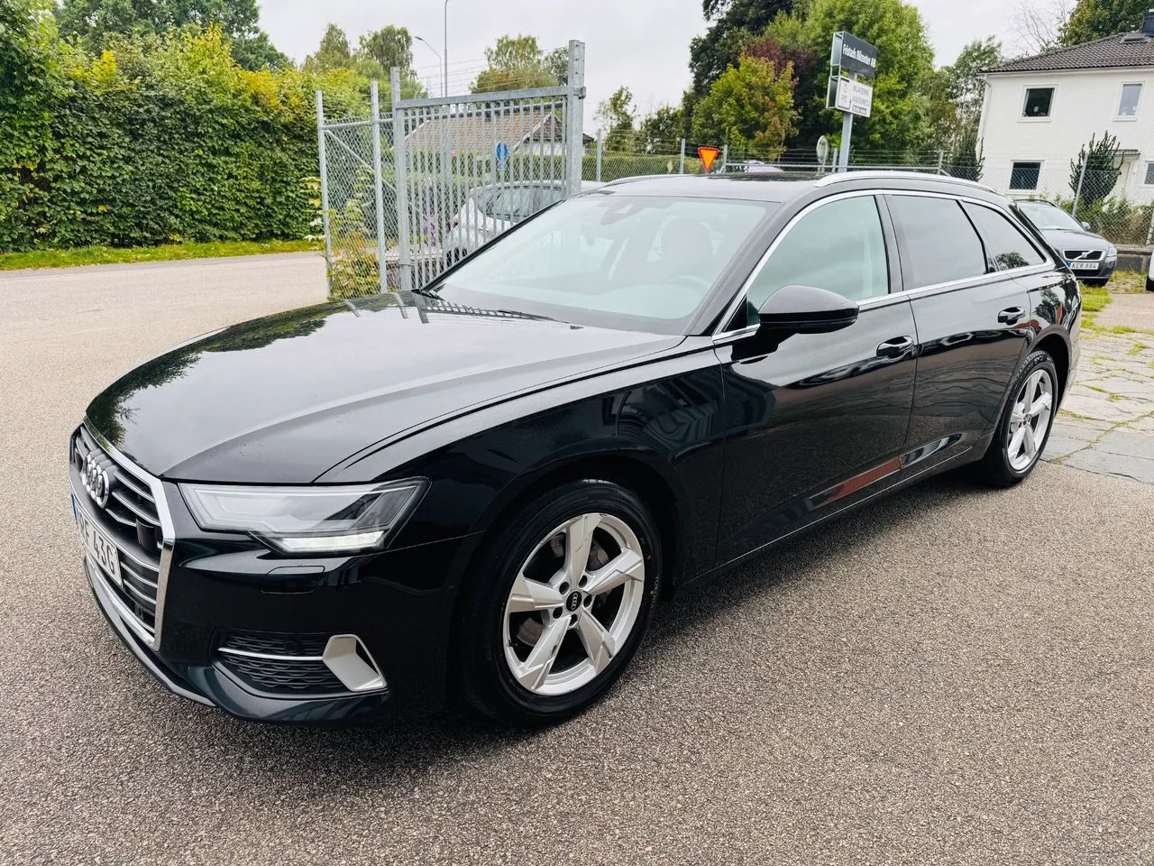 Vehicle image 8