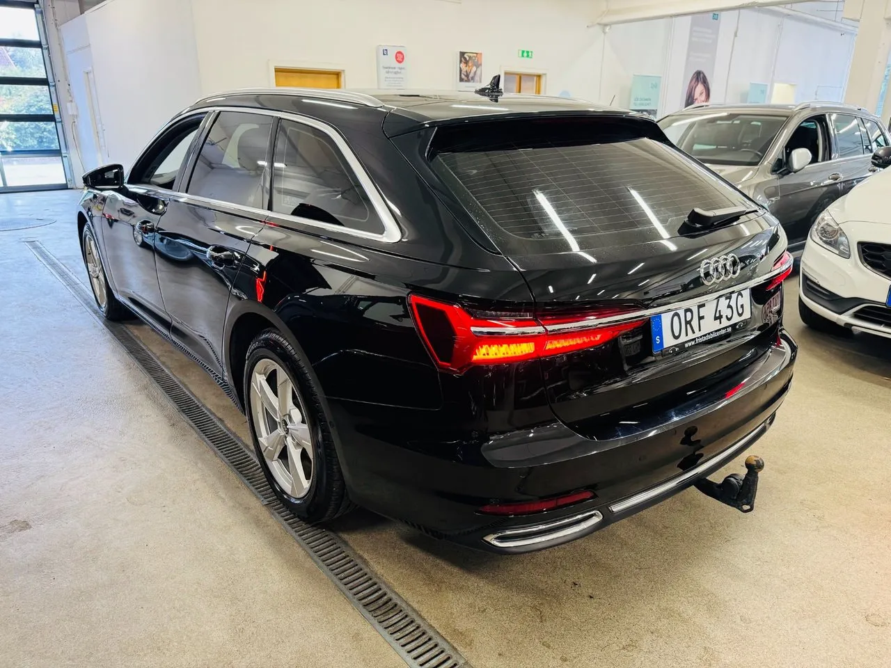 Vehicle image 15