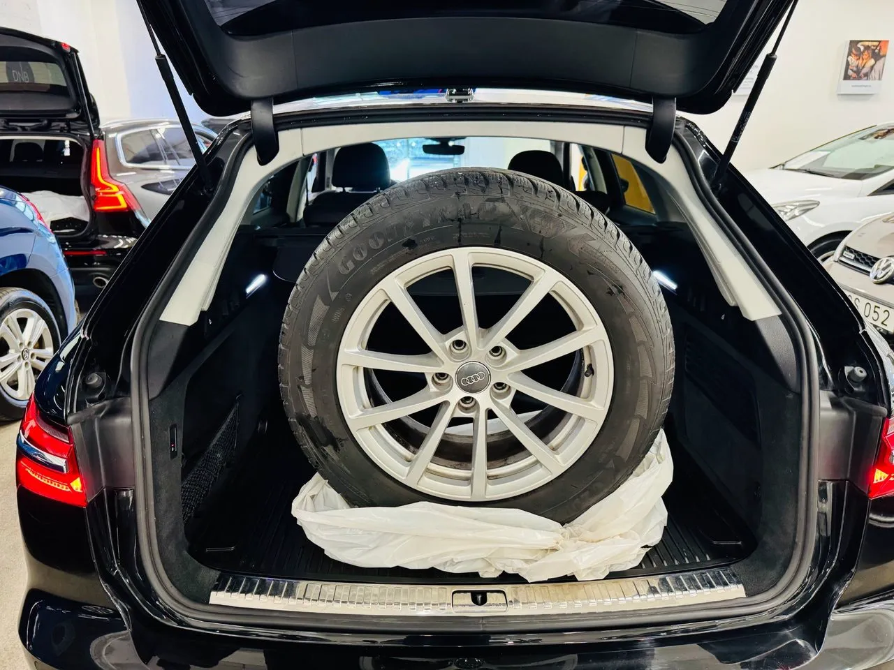 Vehicle image 11