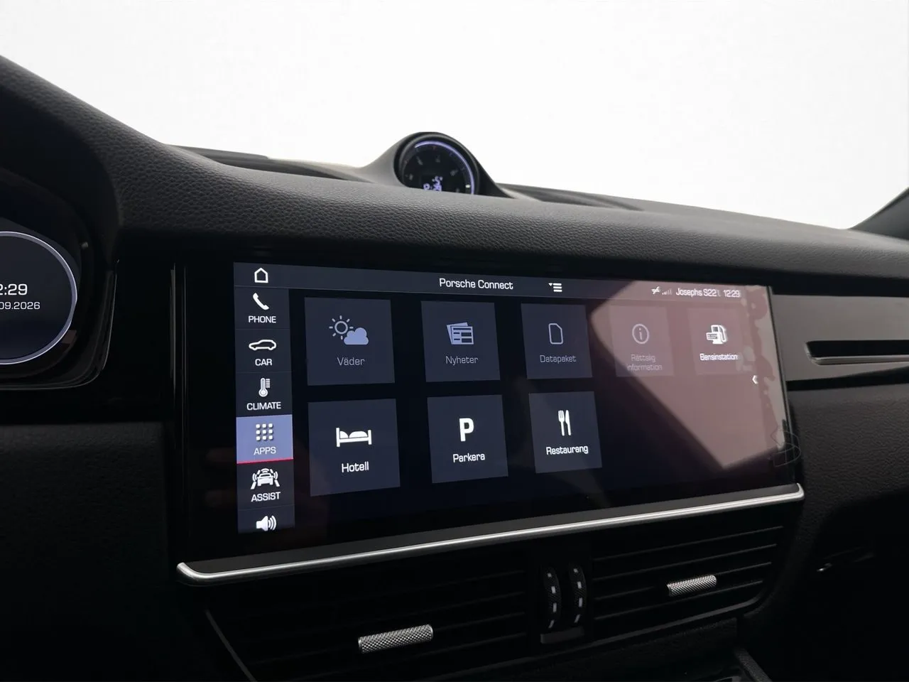 Vehicle image 30
