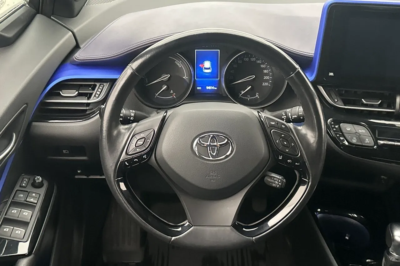 Vehicle image 11