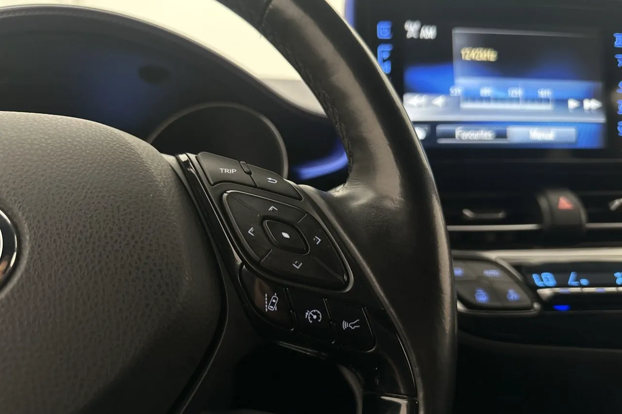 Vehicle image 17