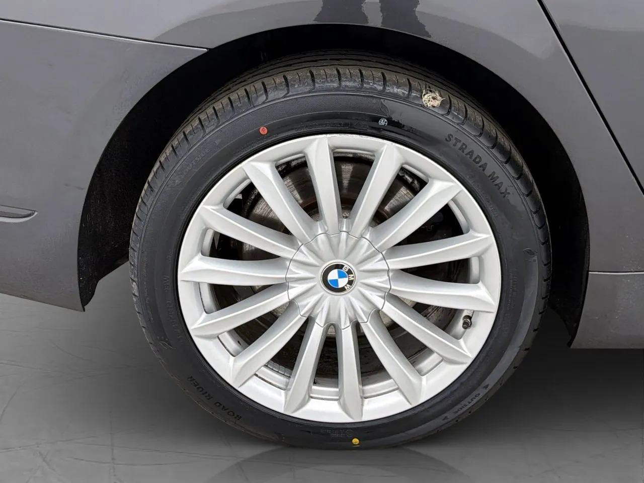 Vehicle image 30