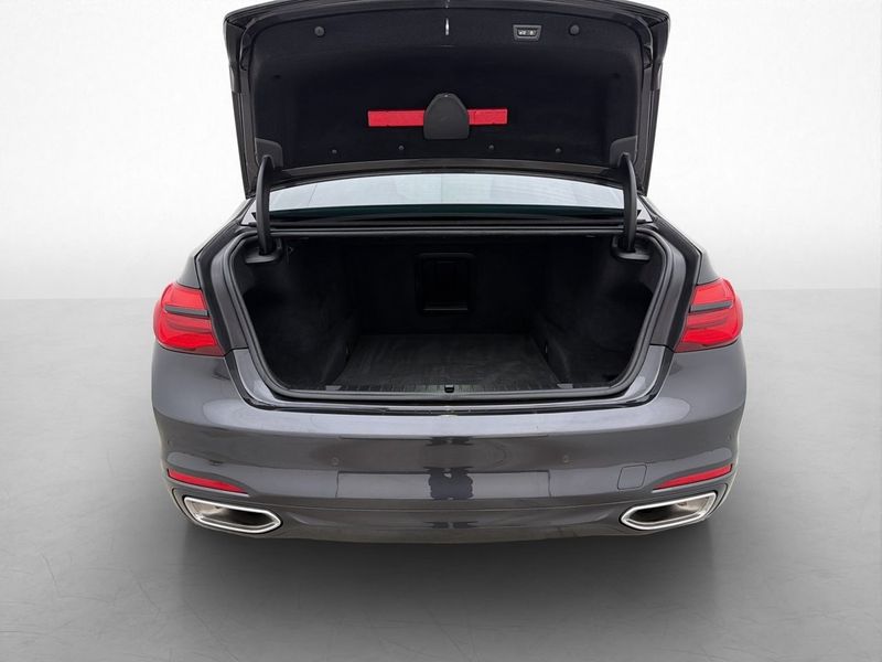 BMW 750 bild 11