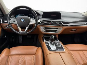 BMW 750 bild 17