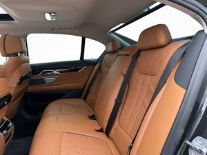 BMW 750 bild 22