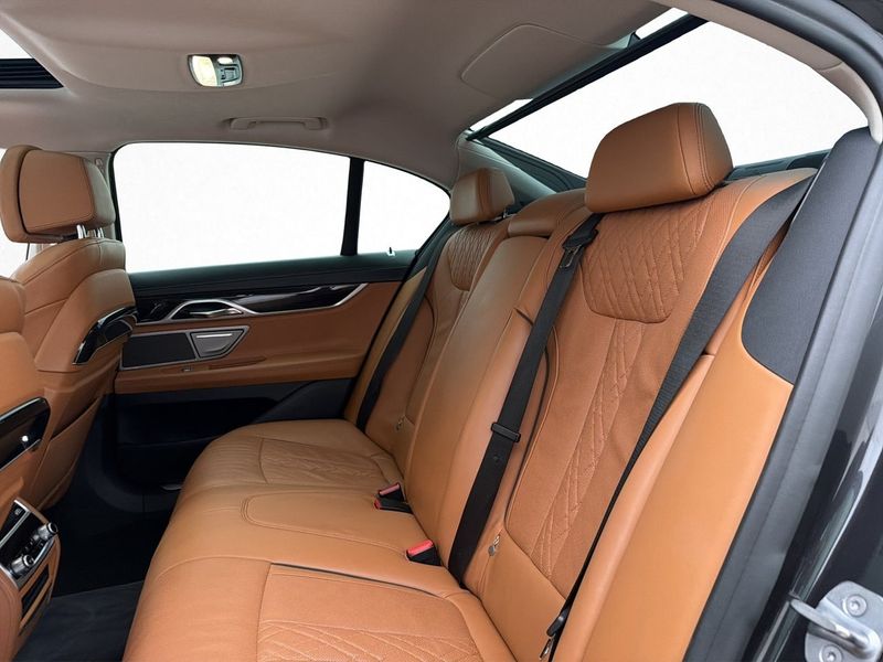 BMW 750 bild 22