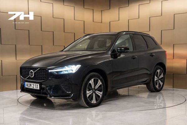Volvo XC60 T6 Plug-In Hybrid AWD Plus Dark / Panorama / 360° / H&K - 2025