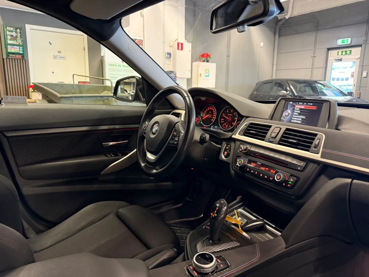 Vehicle image 22