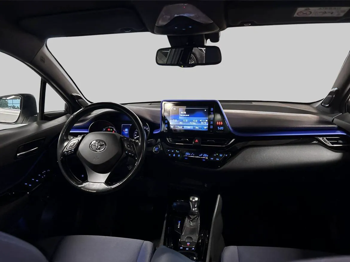 Vehicle image 11