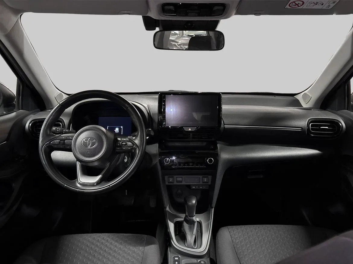 Vehicle image 10