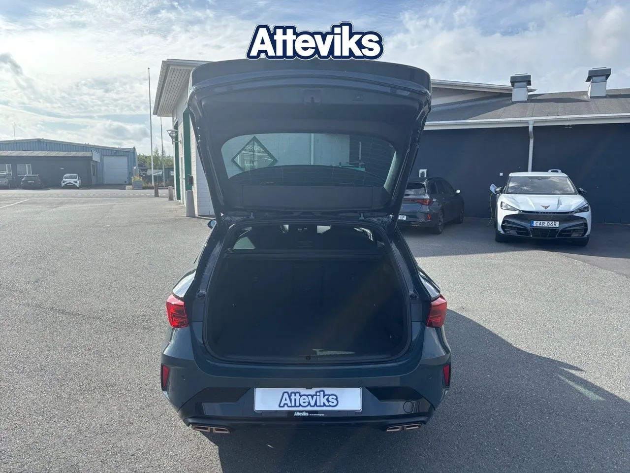 Vehicle image 15