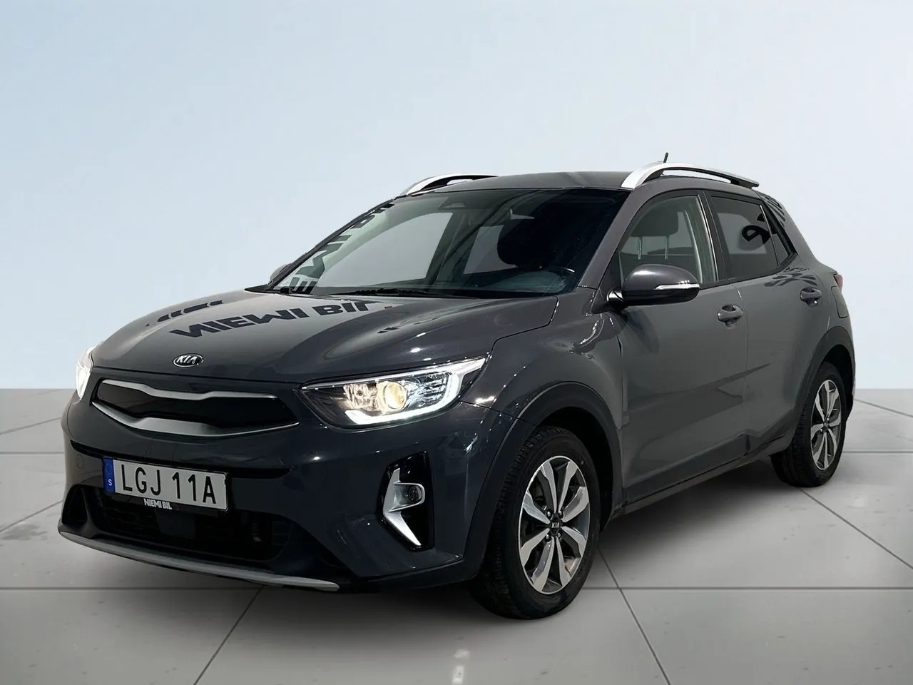 Vehicle image 14