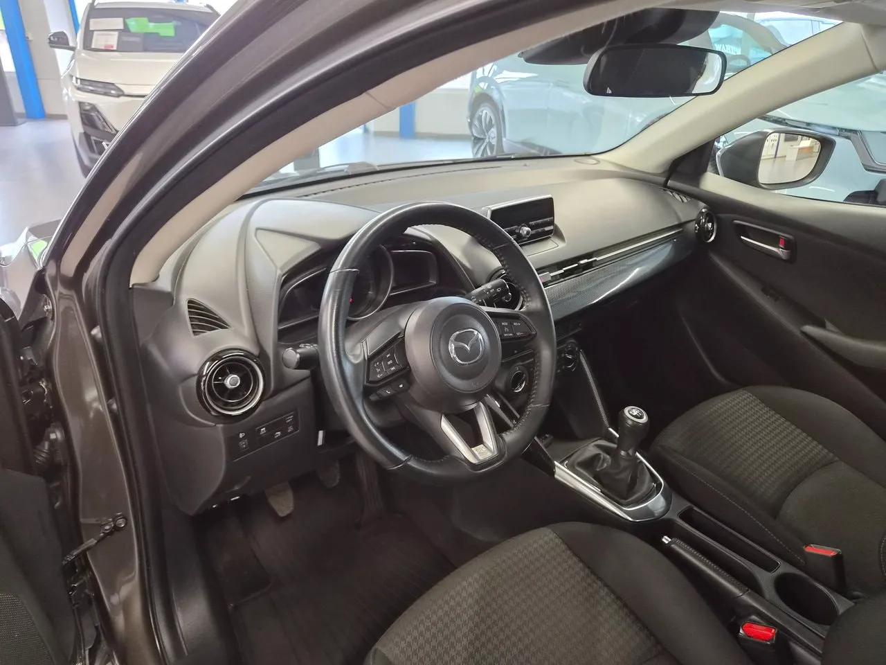 Vehicle image 7