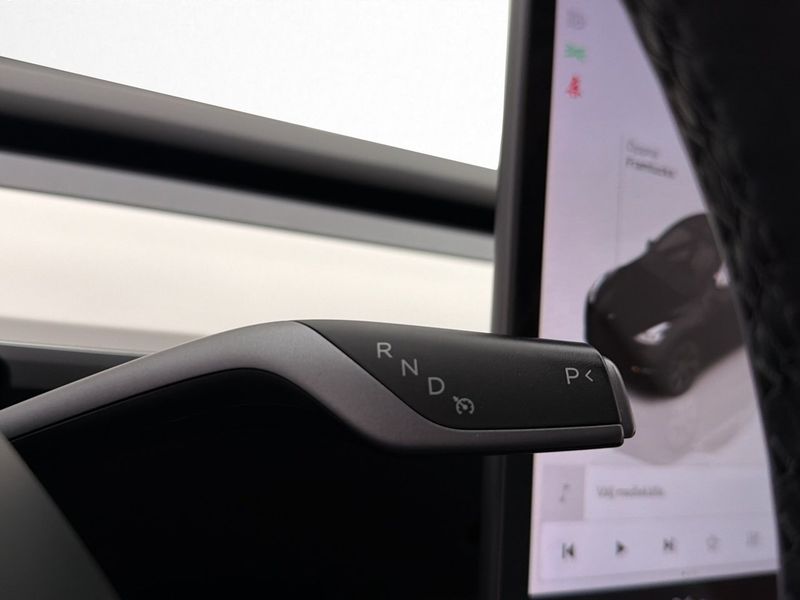 Tesla Model Y bild 35