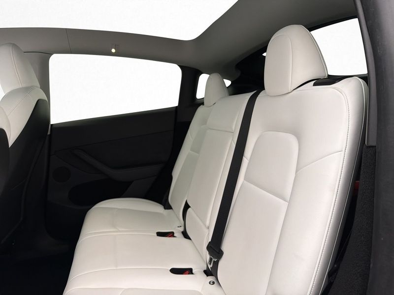 Tesla Model Y bild 28