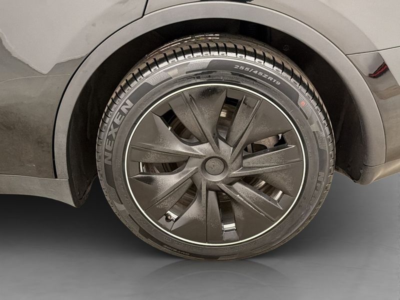 Tesla Model Y bild 32
