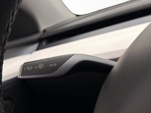 Tesla Model Y bild 18