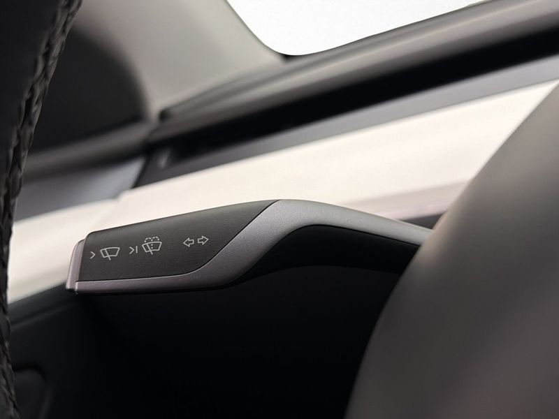 Tesla Model Y bild 18