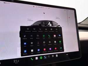 Tesla Model Y bild 23
