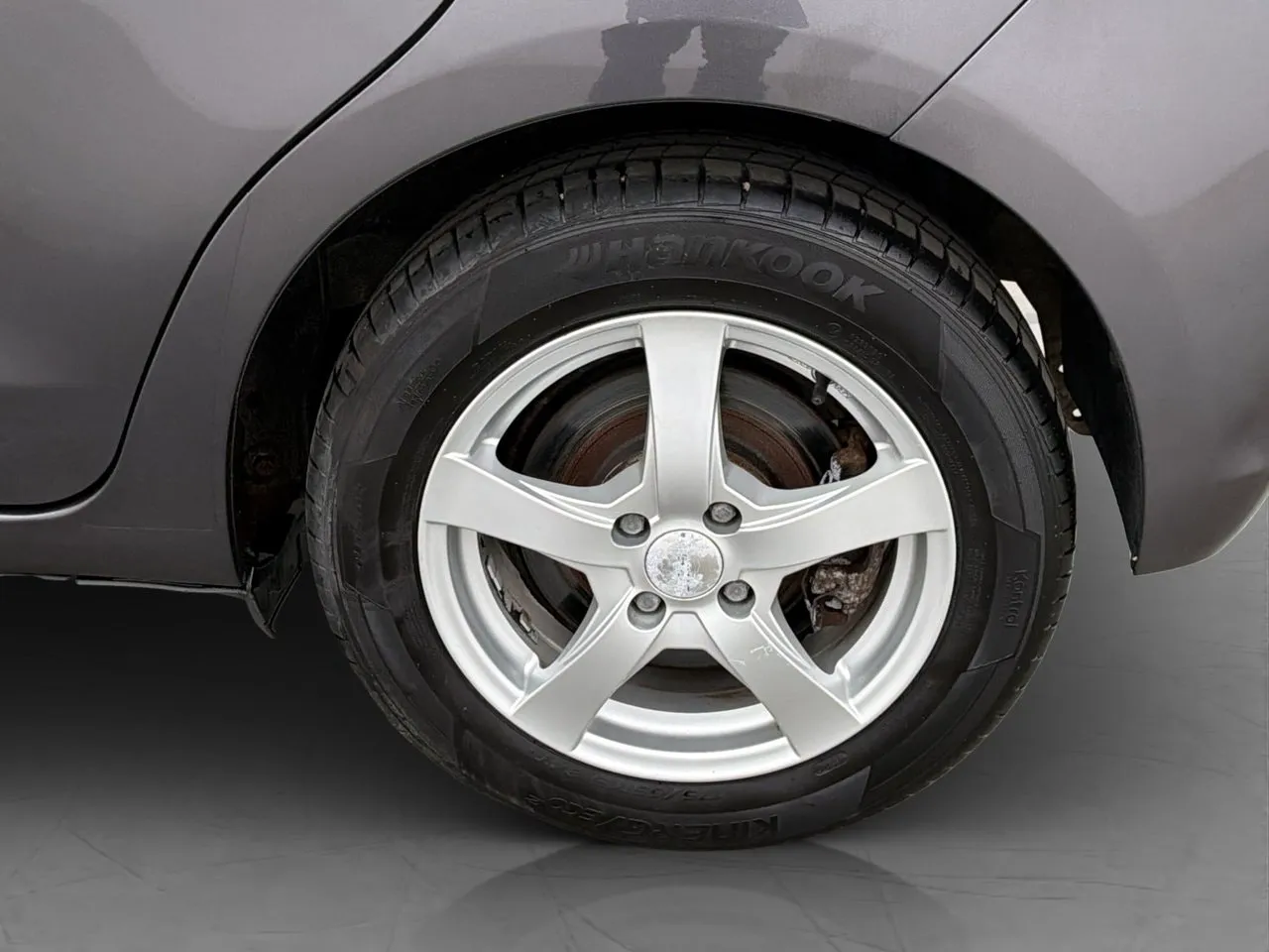 Vehicle image 22