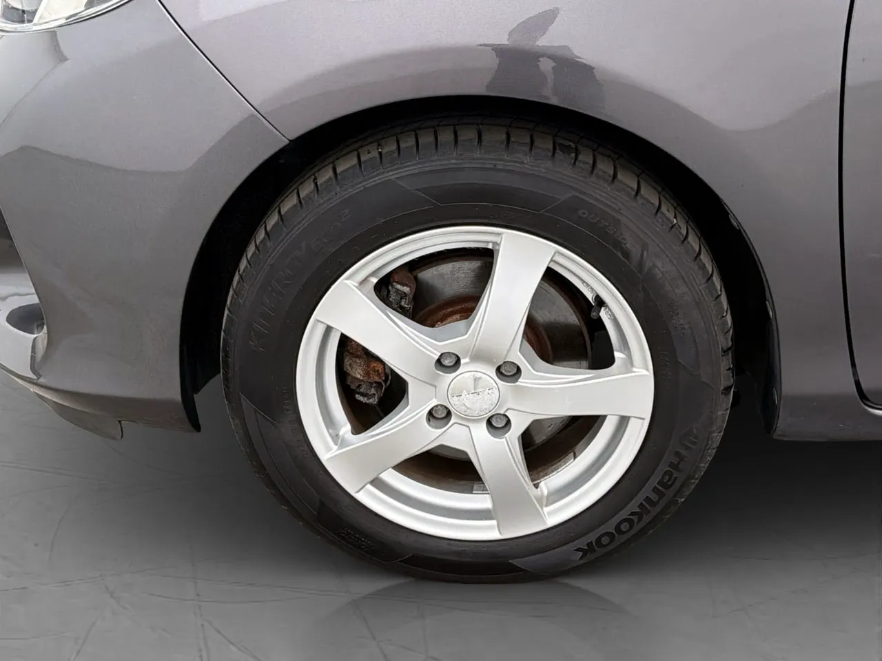Vehicle image 21
