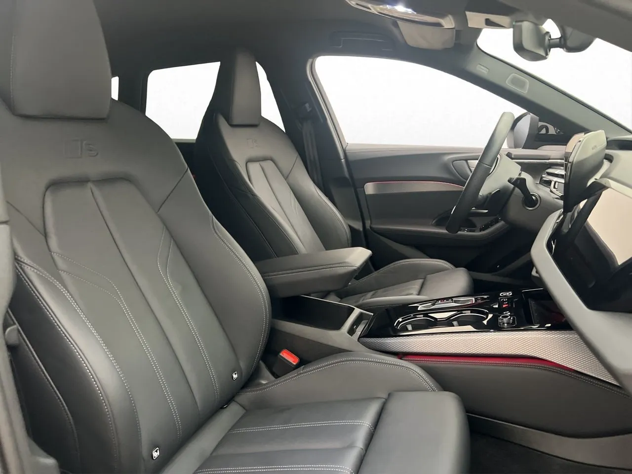 Vehicle image 32