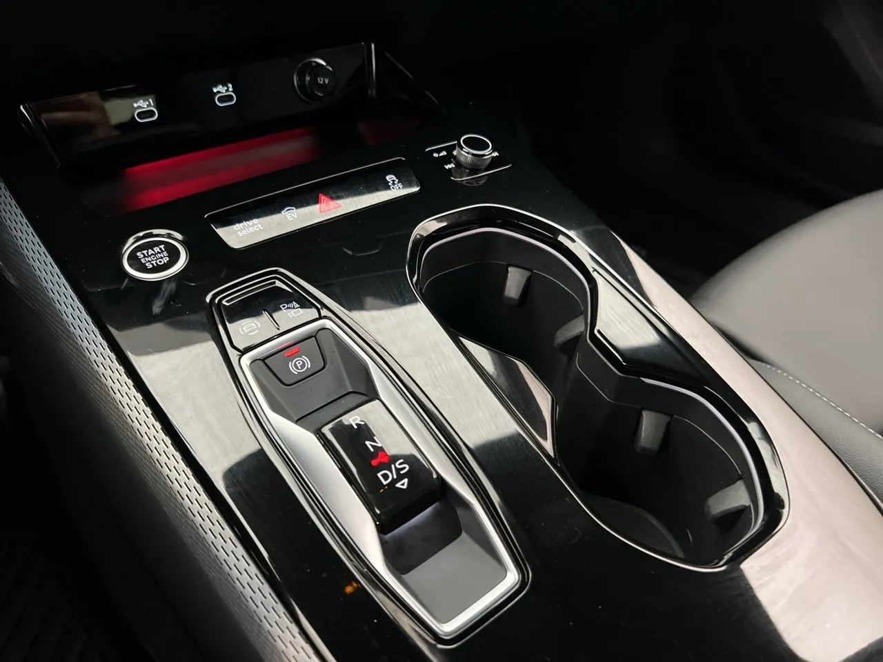 Vehicle image 28