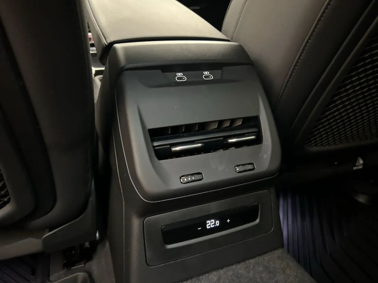 Vehicle image 29