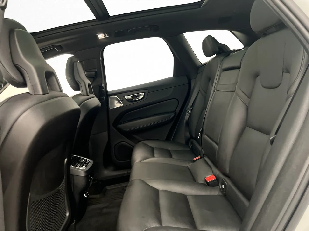 Vehicle image 32
