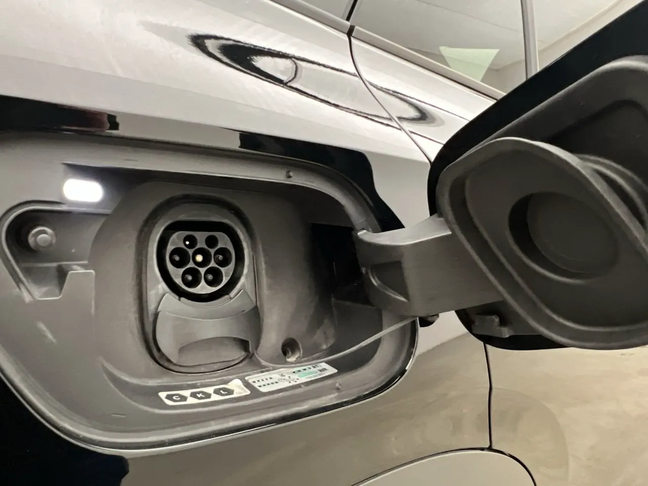 Vehicle image 30