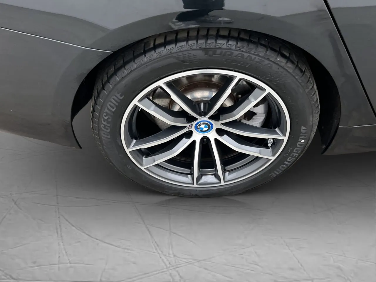 Vehicle image 32