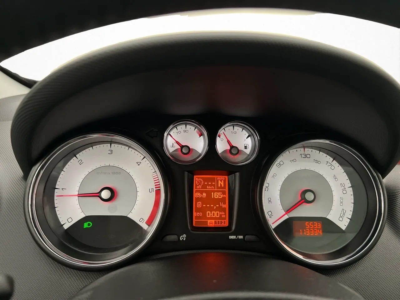 Vehicle image 15