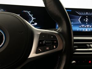 BMW i4 bild 20