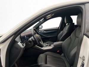 BMW i4 bild 14