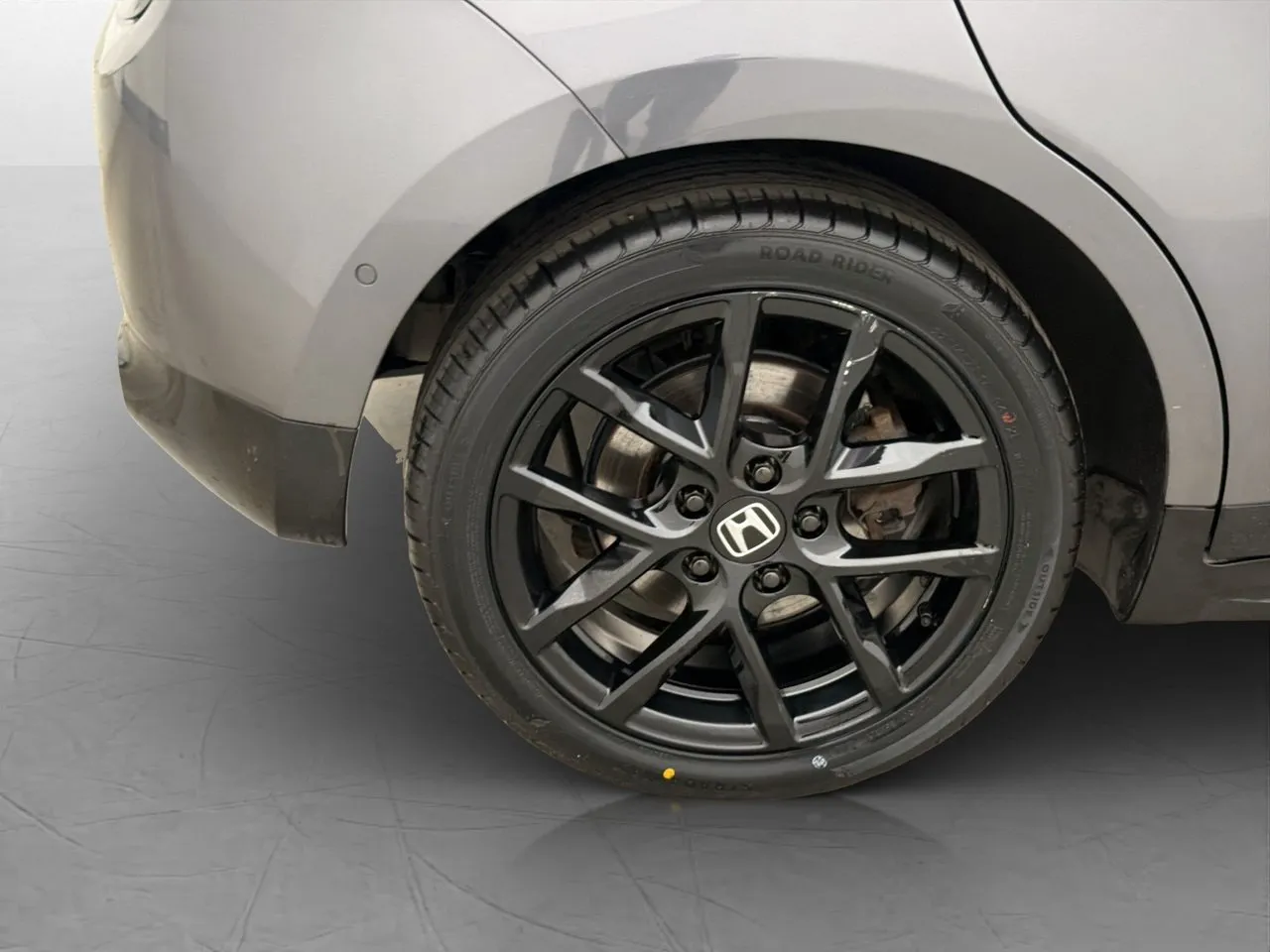 Vehicle image 32