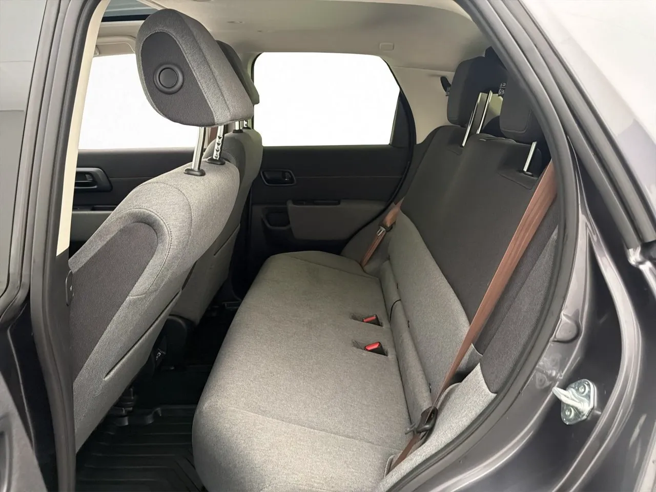 Vehicle image 28