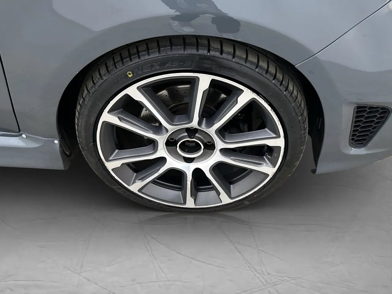 Vehicle image 30
