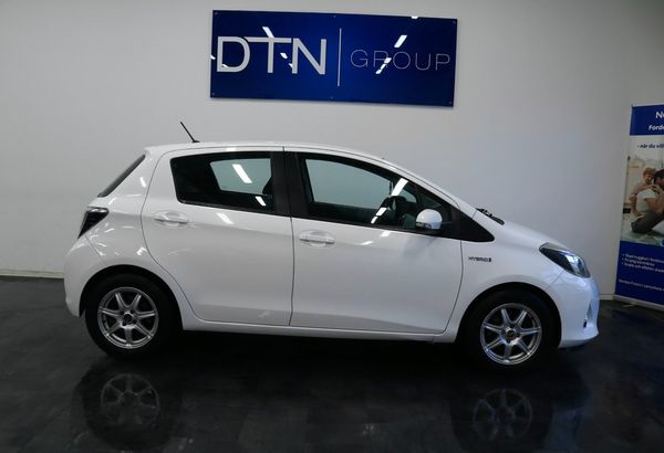 Toyota Yaris Hybrid e-CVT Active /KAMKEDJA/NYSERVAD/BAKKAMERA - 2013