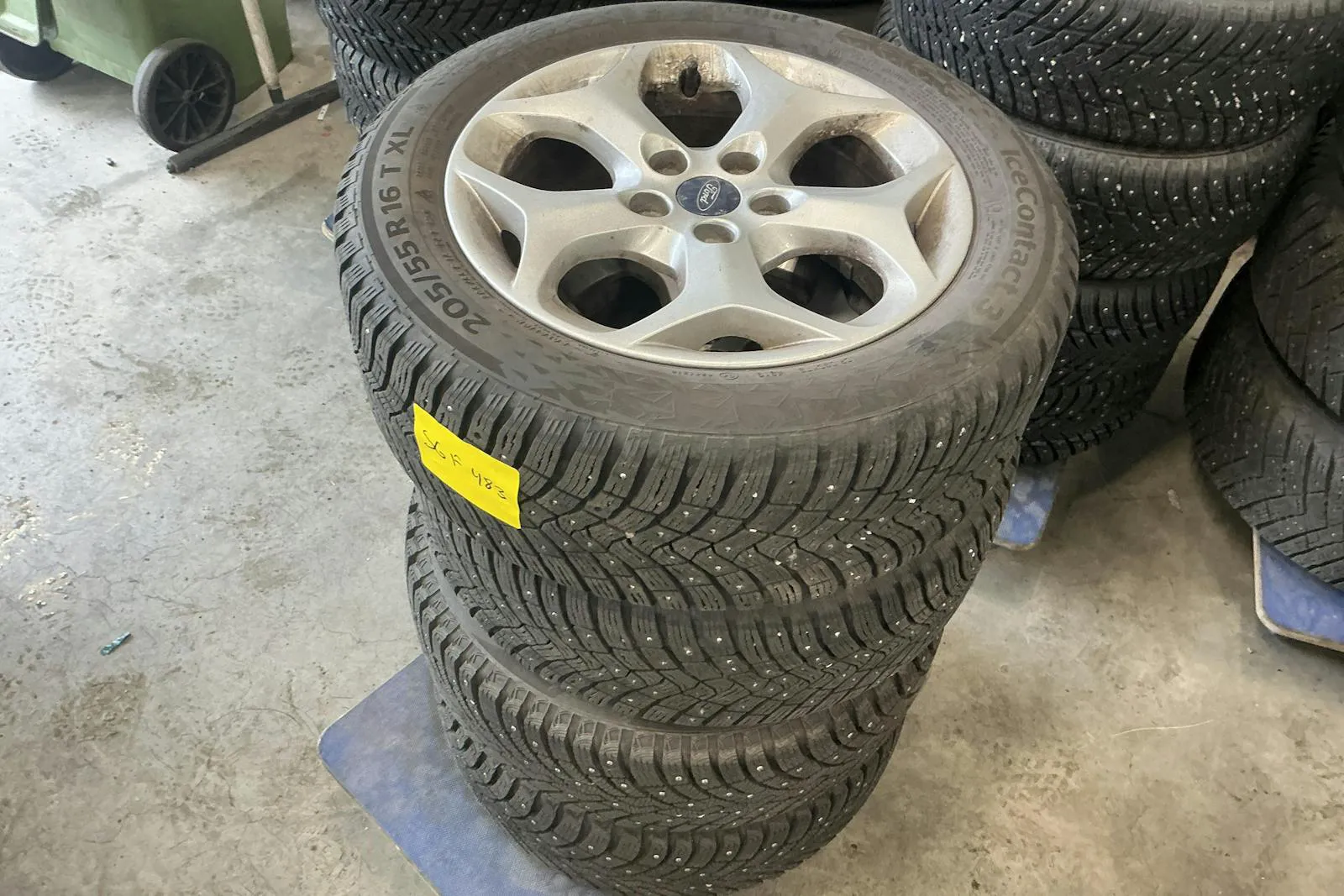Vehicle image 11