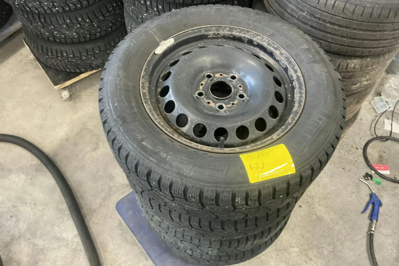 Vehicle image 13