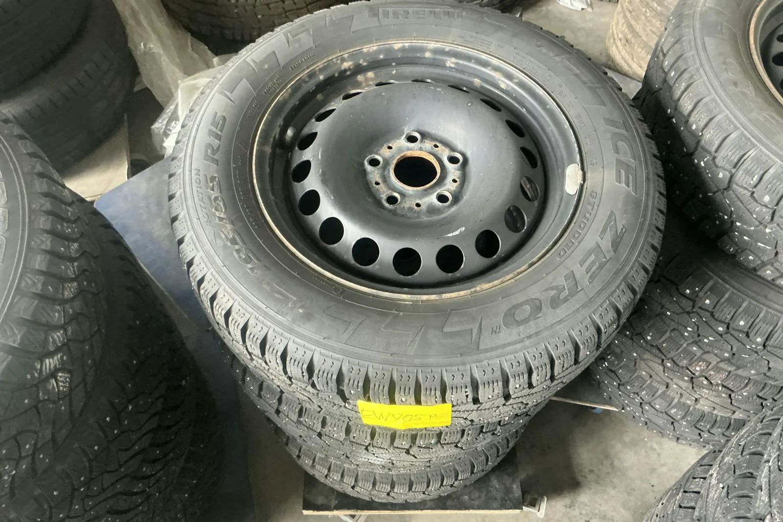 Vehicle image 14