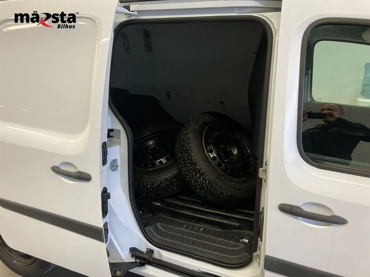 Vehicle image 14